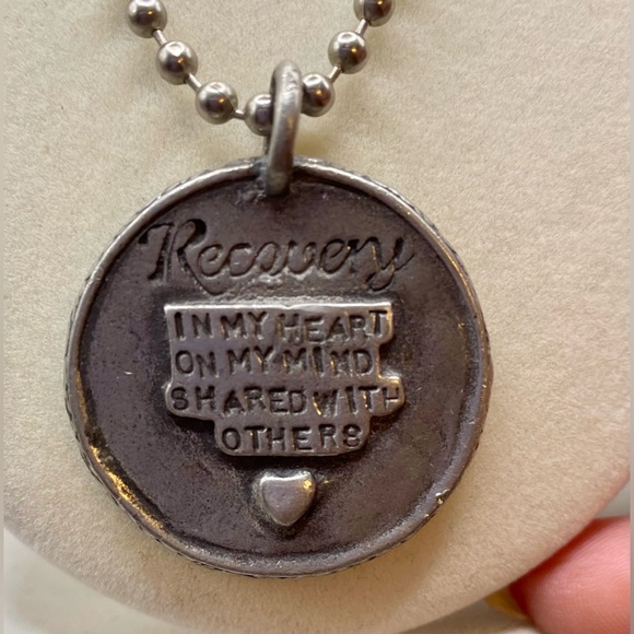 Recovery pendant on 20 inch chain - Picture 1 of 4